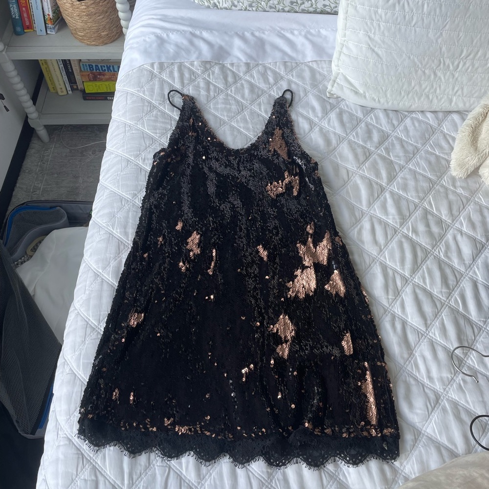 Sequin black/gold dress - can change color by moving sequins
